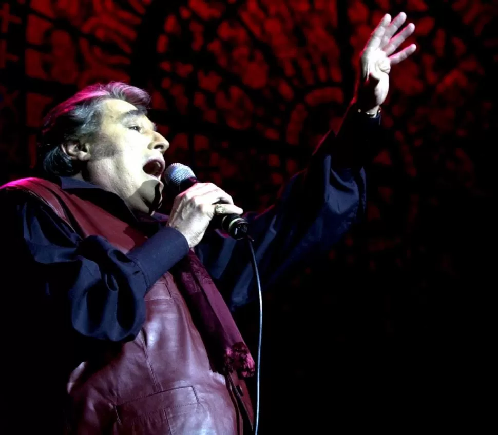 SANDRO EN TUCUMÁN. Multitudes interpretan todavía sus canciones, sobre todo las románticas, muy reclamadas por su numeroso club de fanáticos.  