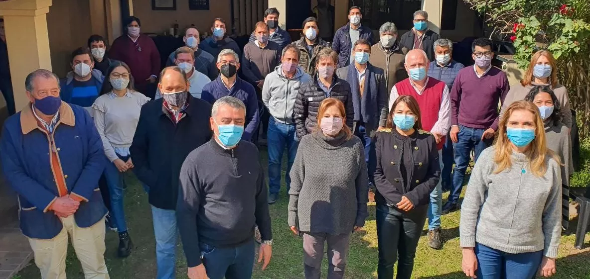 RADICALES EN REUNIÓN. Cano y Elías de Pérez encabezaron el encuentro. Foto: Twitter @SilviaEdePerez