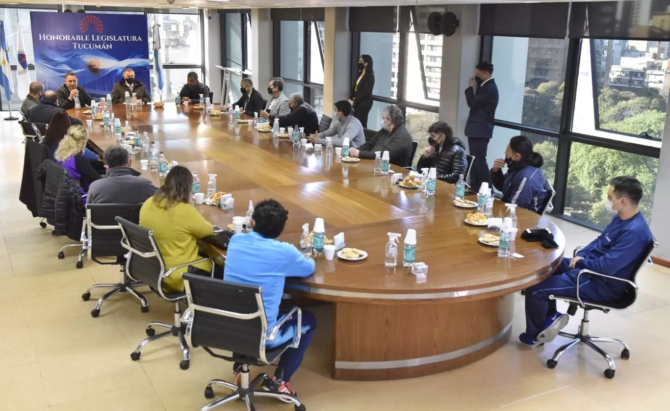 EN LA LEGISLATURA. Jaldo recibió a miembros de federaciones deportivas. Foto de Prensa HLT