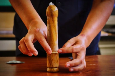 El gobierno porteño compró penes de madera para la educación sexual