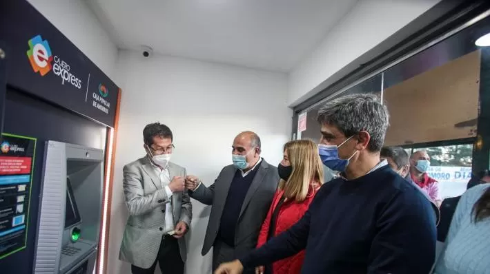 El Gobernador dejó inaugurado el cajero automático express en la localidad de Choromoro, departamento Trancas.