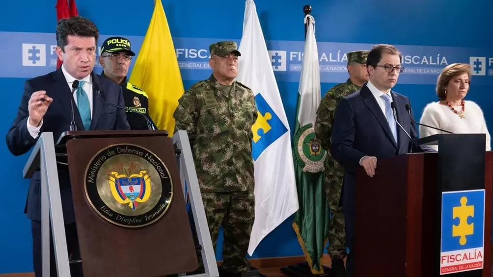 COLOMBIA. Las autoridades durante la conferencia de prensa para informar los resultados de la investigación por el atentado contra Iván Duque. FOTO TOMADA DE TWITTER: Diego_Molano