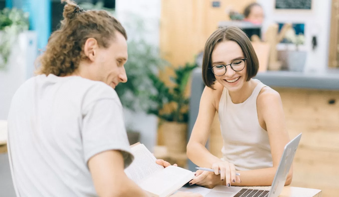 Lanzan una escuela de Marketing Digital con pasantías rentadas