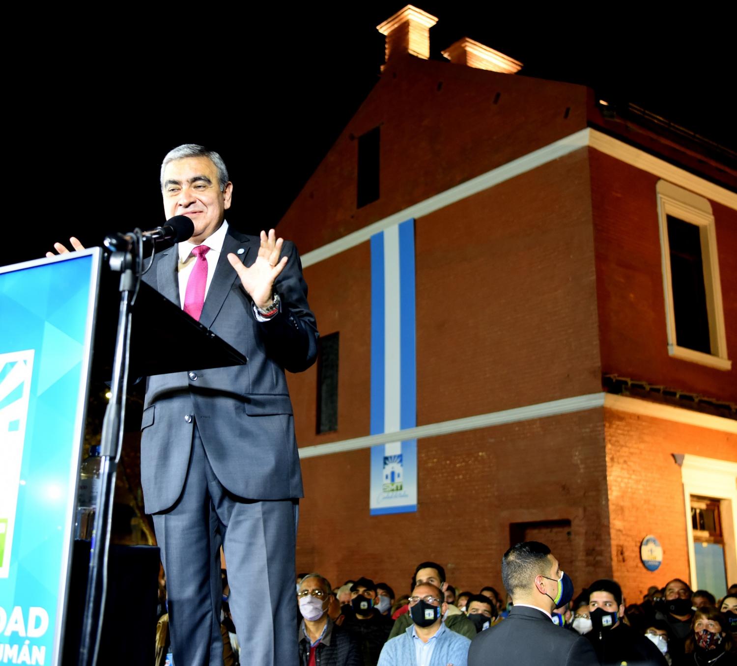 El intendente, Germán Alfaro, inauguró el polo gastronómico. 