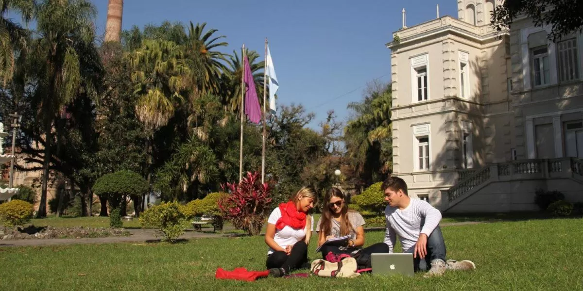 La universidad San Pablo-T retomará la presencialidad total en forma paulatina a partir de agosto