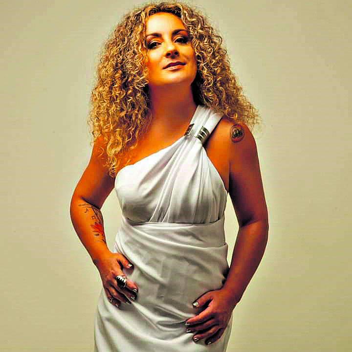 Actúan referentes locales y nacionales del folclore