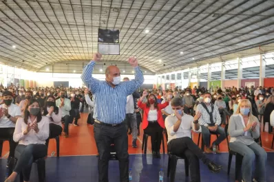 No tengo dudas: los voy a llevar al triunfo del peronismo, arengó Manzur en ATSA