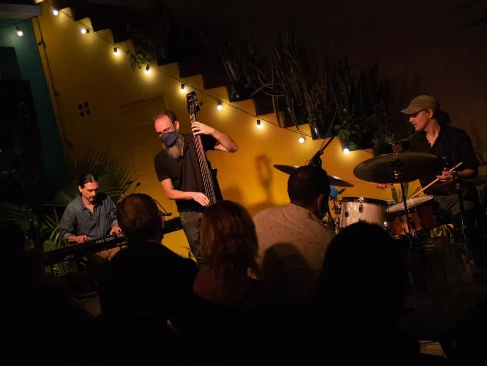 SWING E IMPROVISACIÓN. Nostradamus Trío cumple cinco años. 