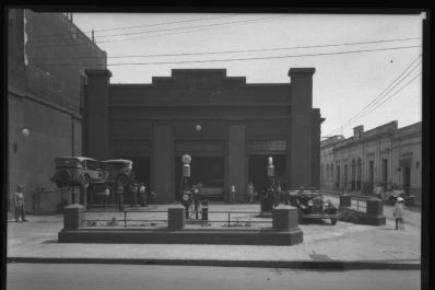La ciudad y los surtidores: una relación de 100 años