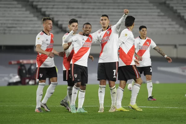 River gustó, marcó cuatro goles y consiguió el primer triunfo en la LPF