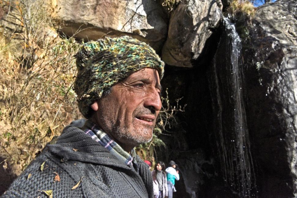 UN SABER TRANSMITIDO POR GENERACIONES. Rogelio Armando Ayala conoce el cerro por lo que aprendió de su padre.  