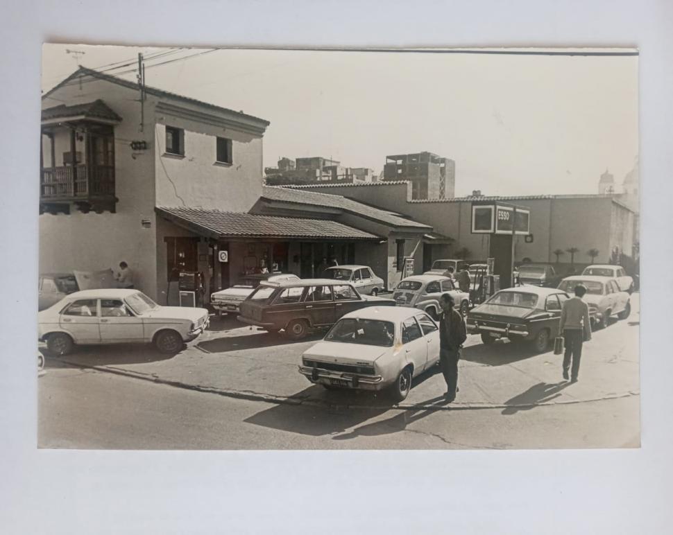 LA HISTÓRICA “YATASTO”. Estaba en San Lorenzo y Congreso, en la esquina de la Casa Histórica. Arriba se aprecia el plano original. Luego, el esplendor y el fin.