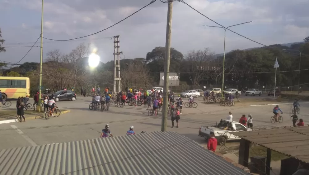 ACCIDENTE. Un ómnibus atropelló y mató a un ciclista en la avenida Perón, en Yerba Buena.