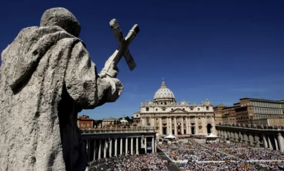 INFORMACIÓN. Por primera vez, la sede pontificia abrió sus libros.  reuters 