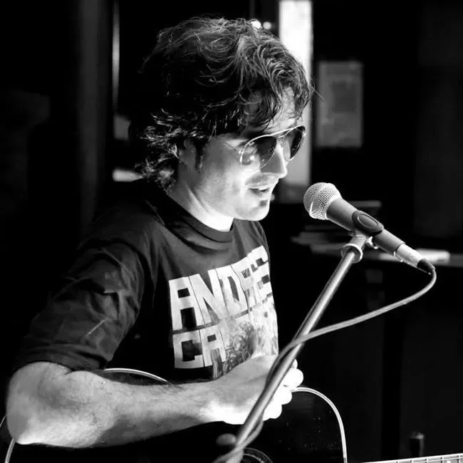 DIEGO MAIT. Autor de numerosas canciones, también conduce radio. 