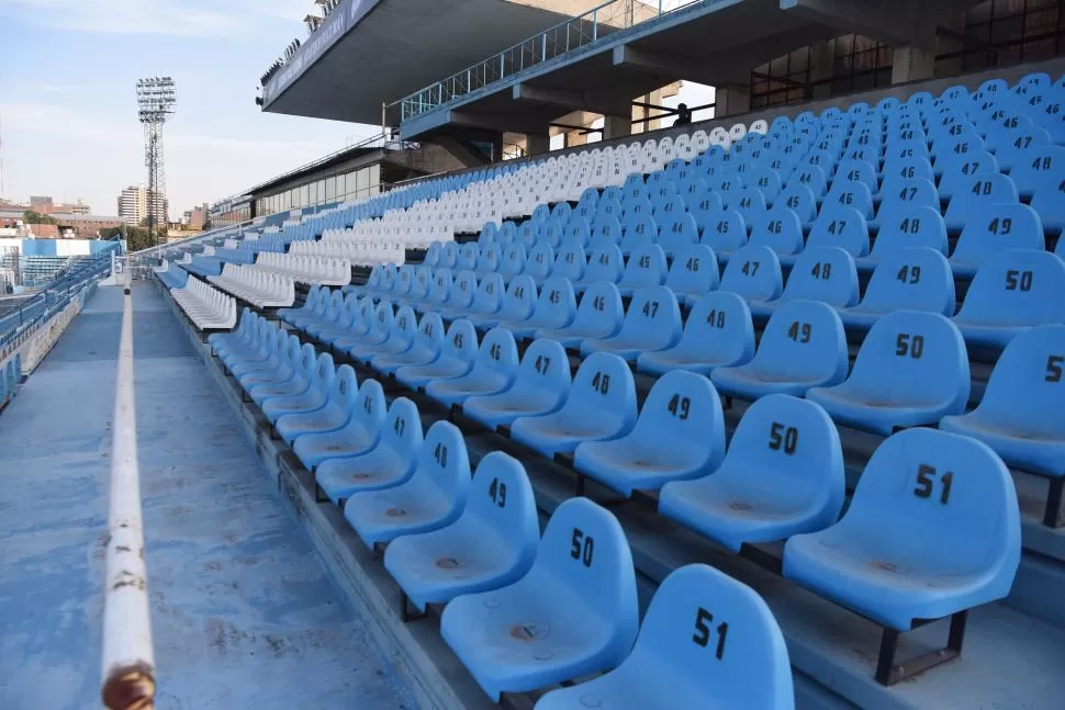 DOBLE BANDEJA. Una toma de los asientos de la parte superior de las nuevas plateas en el Monumental. Allí, entre los sectores 3 y 4 se ubicarán los palcos que están construyendo. la gaceta / foto de analia jaramillo 