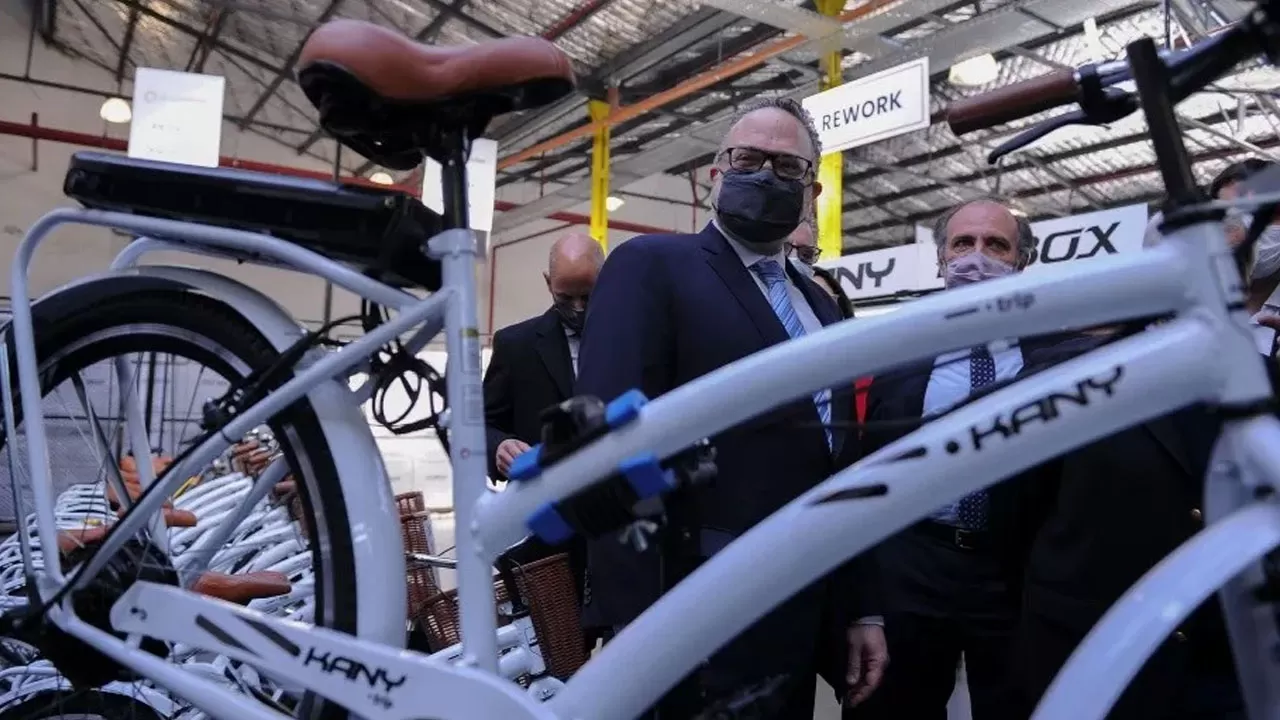 Programa de bicicletas eléctricas. Telam