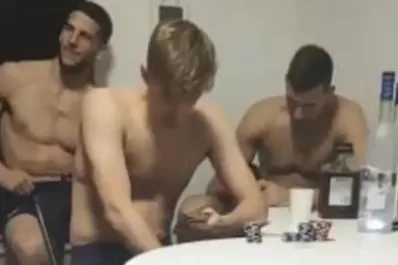 Una noche de fiesta en la Villa Olímpica con alcohol y poker entre los atletas