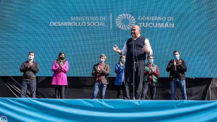 Juan Manzur resaltó la importancia de la tarjeta Alimimentaria en Tucumán. 