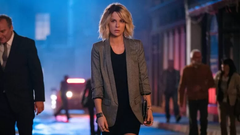  Amazon Prime. IMPACTO. Lindy es una mujer con un doloroso secreto: debido a un raro trastorno neurológico crónico, experimenta impulsos de ira.