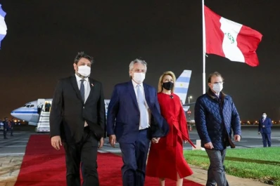 Alberto Fernández asiste en Perú a la asunción de Pedro Castillo
