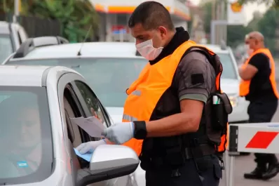El Gobierno analiza abrir las fronteras terrestres con Uruguay y Chile a principios de septiembre