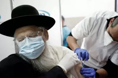 Israel estudia aplicar una tercera dosis de la vacuna contra la covid-19 en algunos casos