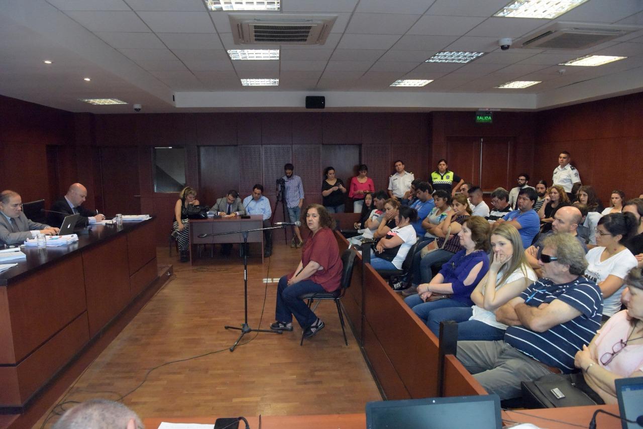 A SALA LLENA. El juicio fue seguido por un nutrido público.