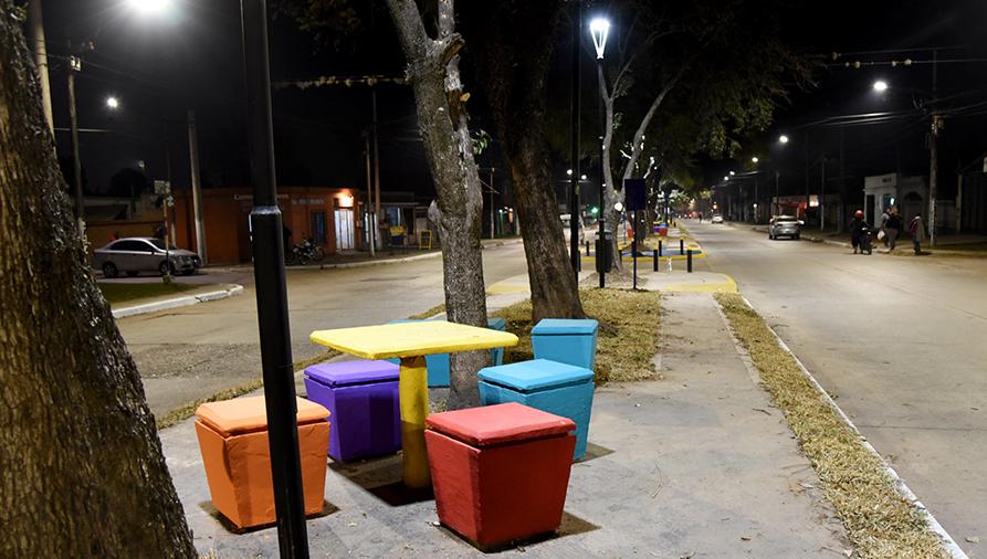 INAUGURACIÓN. El boulevar Poviña se luce con colores y con una nueva iluminación.