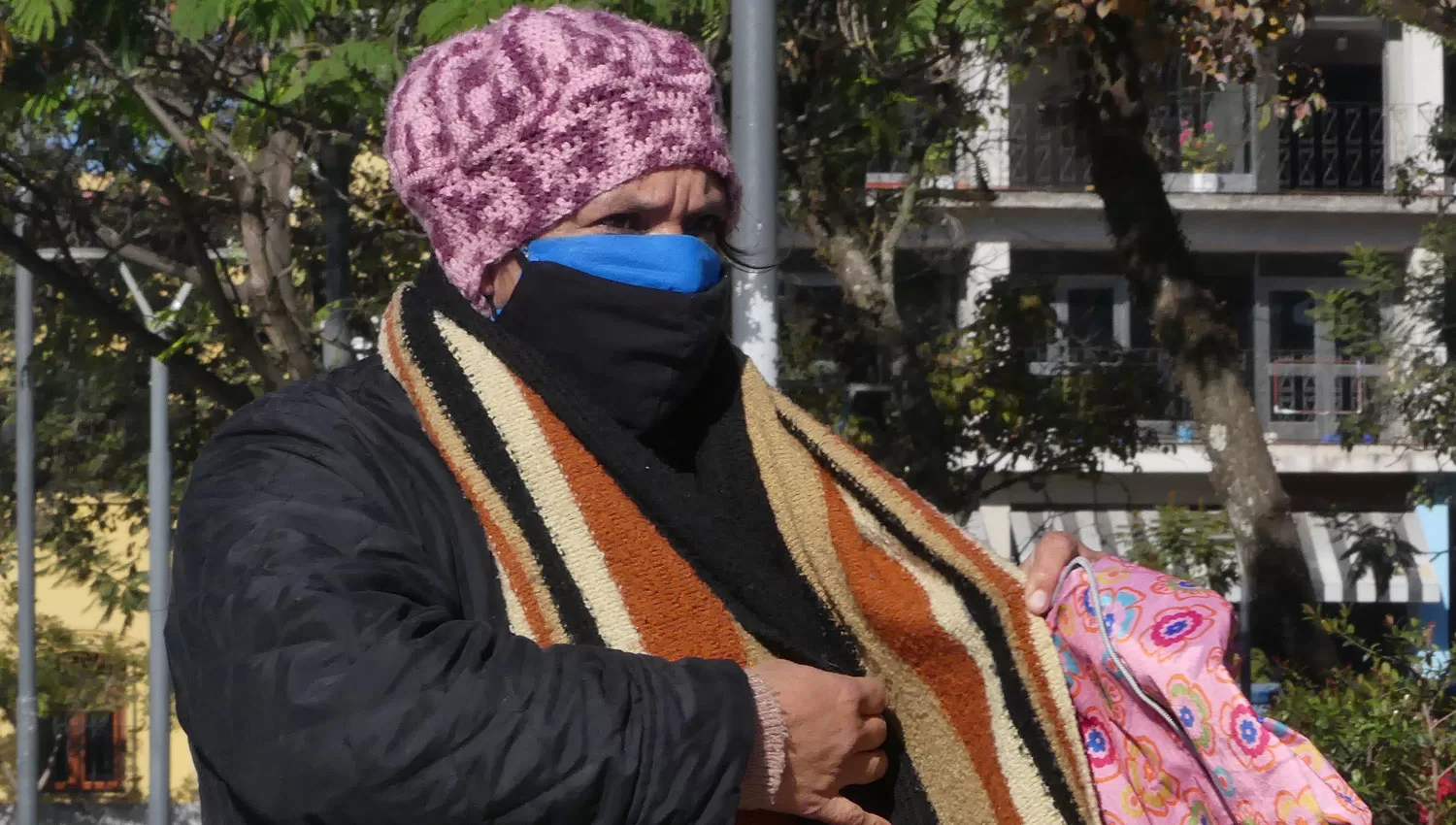 CON ABRIGO. En Concepción también se sintieron las bajas temperaturas.