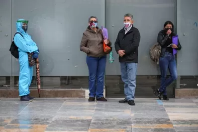 Colombia estudia imponer restricciones a quienes no se vacunen contra la covid-19