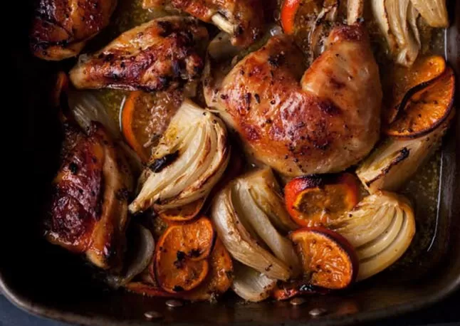  Pollo asado con mandarinas y licor de anís.