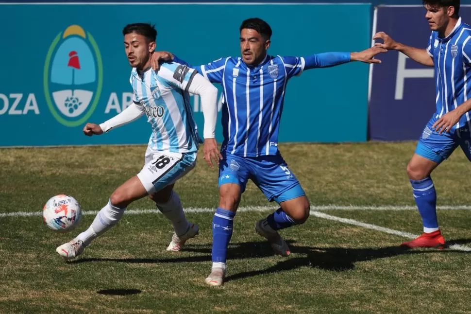 PELIGRO. Heredia estuvo en duda hasta último minuto, pero jugó un gran partido. 