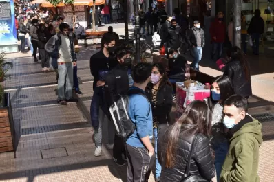 Siguen con vacunación y testeos en pleno centro