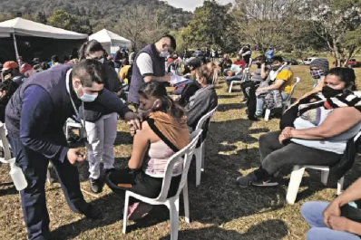 El operativo de vacunación llegó a los vecinos de El Cadillal