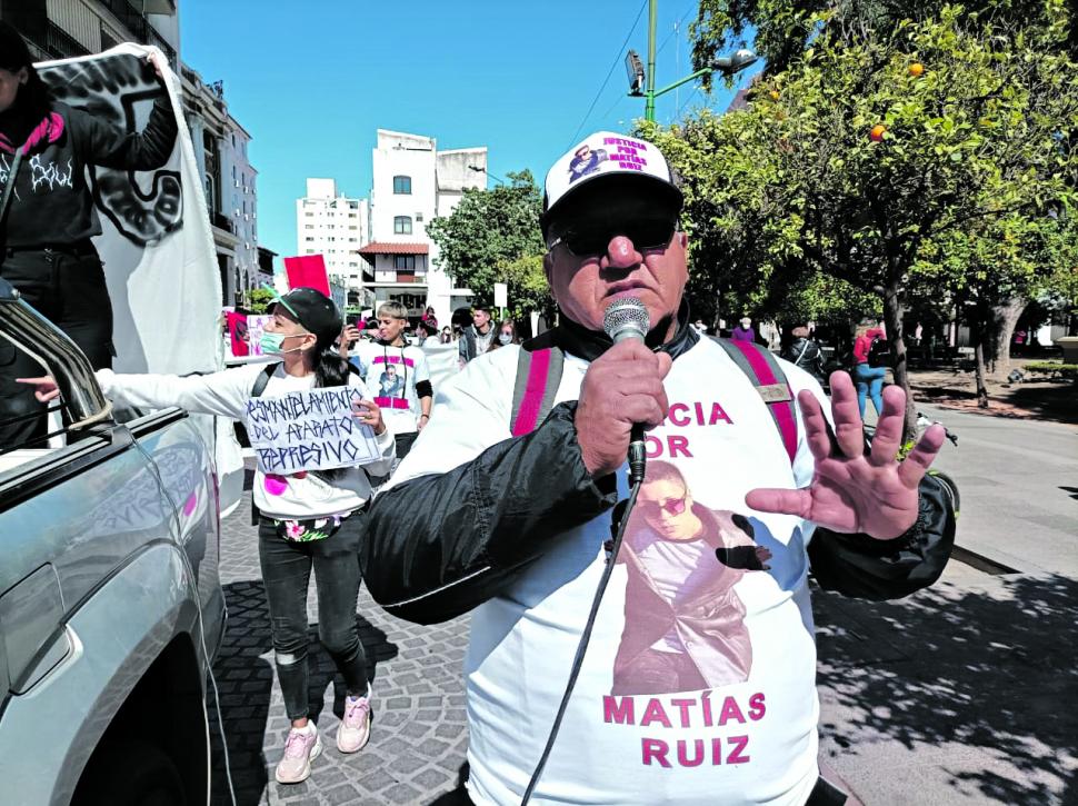DOLOR DE PADRE. Juan Ruiz dijo que el policía detenido es un “perejil”.