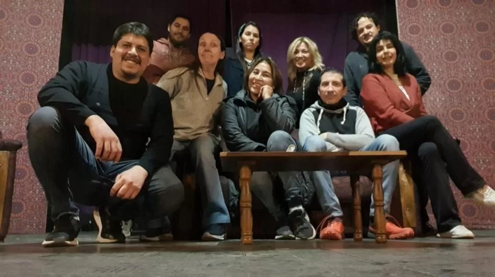 PRIMER GRUPO. Los artistas que subirán a escena esta noche en el debut. 