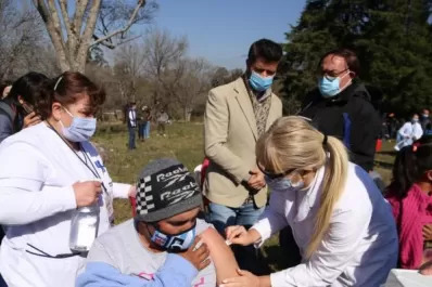 El Cadillal: Salud implementó un operativo de testeos y vacunación