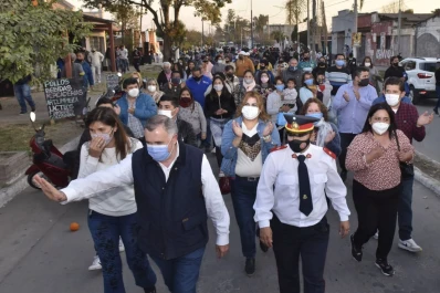 Osvaldo Jaldo hizo entrega de una autobomba para los bomberos de Famaillá