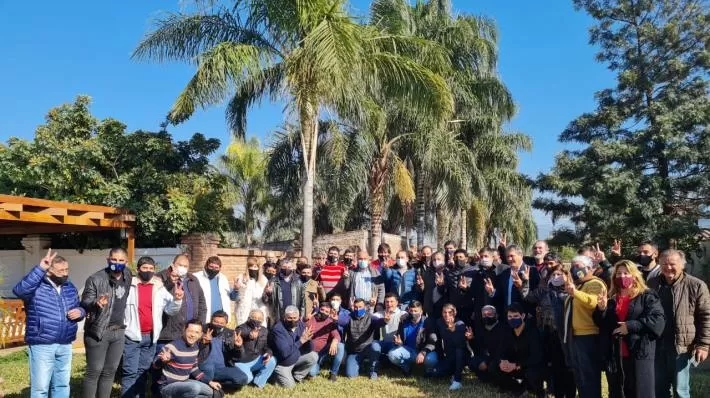 ENCUENTRO. Juan Manzur compartió una reunión con dirigentes de Burruyacu. Foto tomada de Twitter: @JuanManzurOK