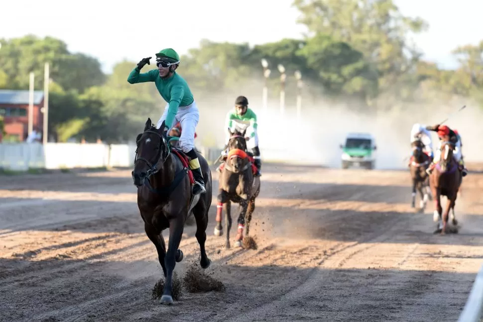 INTENTARÁ FESTEJAR. Ángel Vai montará al invicto Slew of Valid en el clásico. la gaceta / foto de diego araoz (archivo) 
