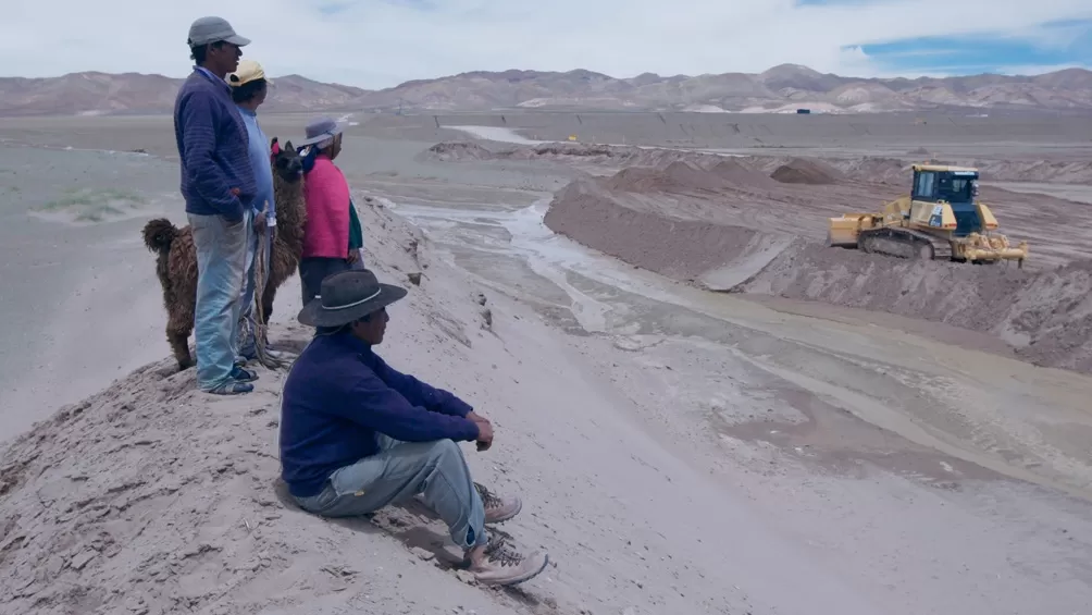 TESTIGOS. Los aborígenes jujeños ven con dolor el avance de la minería. 