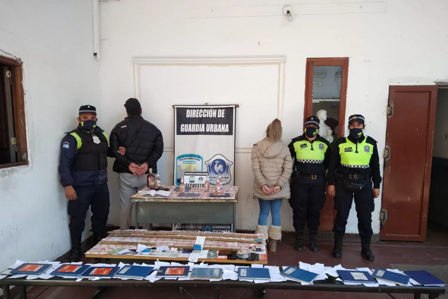 Se alojó en un hotel con una tarjeta falsa, le requisaron la habitación y se llevaron una sorpresa