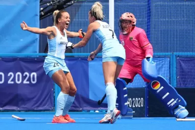 Las Leonas ganaron y lucharán por una medalla