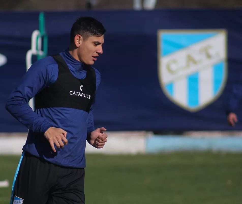 PUEDE IR DE ENTRADA. Matías Orihuela (foto) o Marcos Valor, es la duda que tiene Omar De Felippe para el partido de esta noche. En cualquier caso será debut. prensa cat 