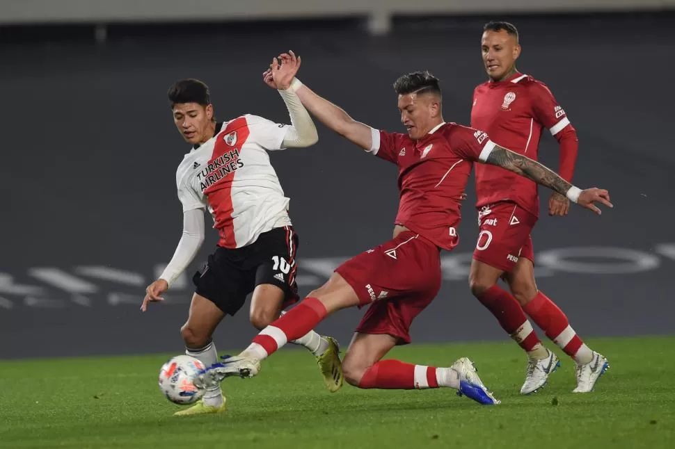 TUVO LA VICTORIA. Carrascal pudo haberle dado el triunfo a River en la última jugada del partido, pero remató desviado. twitter river plate  