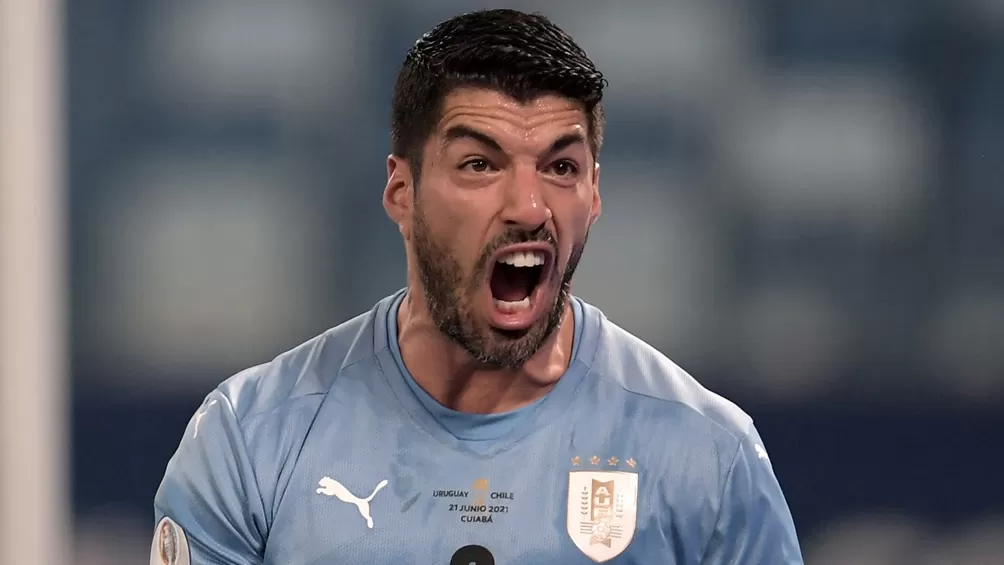 POLÉMICA. La FIFA exigió a la Asociación Uruguaya de Fútbol que retire del escudo las preseas que refieren a oros olímpicos.