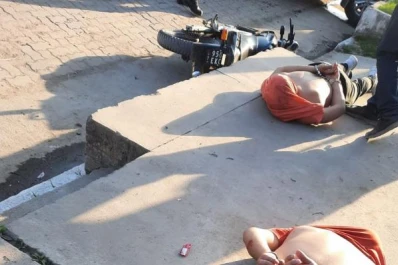 Circulaban armados en una moto y terminaron detenidos
