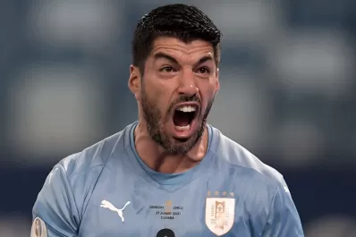 Polémica por las estrellas de más en una camiseta de fútbol