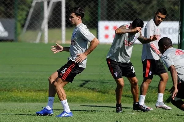 PIDE PISTA. José Paradela tiene chances de reemplazar a Matías Suárez en el cotejo contra Boca. 